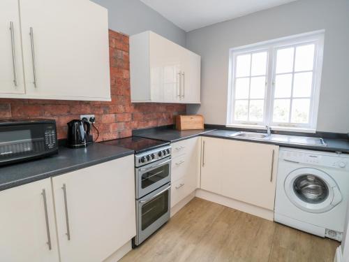 Coquet View Apartment - image 13