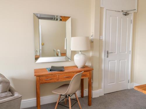 Coquet View Apartment - image 6