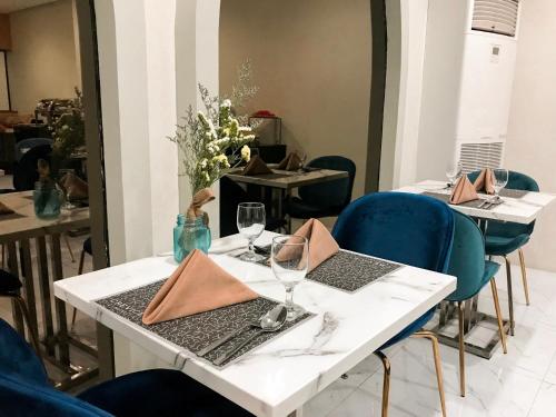 Restaurant, CREVICE HOTEL near Tribu K Mindanawan