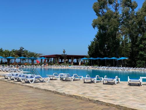 Svømmebasseng, 2 bedroom Apartment in Oasis in Chakvi