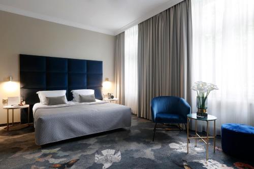 room detail thumbnail 1