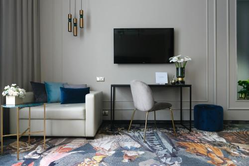 Queen Boutique Hotel - image 10