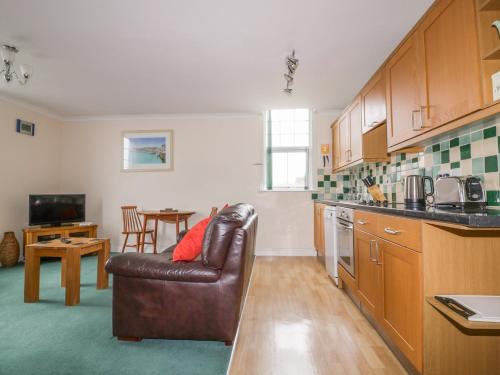 Yellow Sands Apartment 5 - image 2