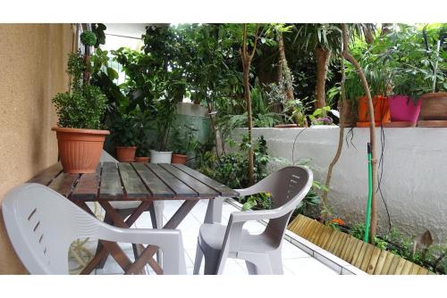  Athens, Cholargos metro appartment (1 to 6 persons) in Athen