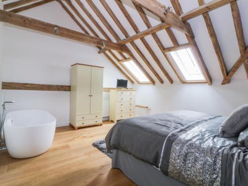Grange Barn - image 10