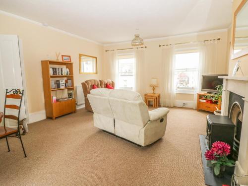Saltwood - image 8