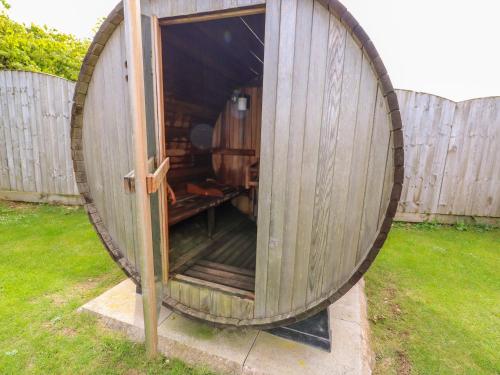 Yew Lodge - image 3