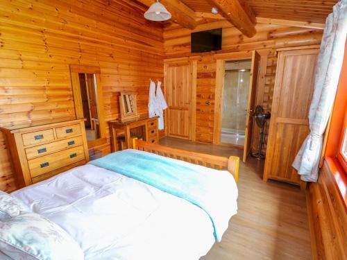 Yew Lodge - image 4