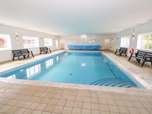 Yew Lodge - image 5