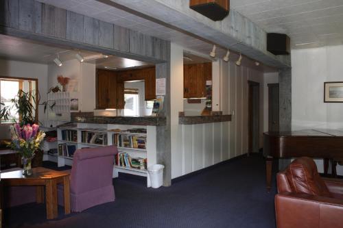 St Moritz Lodge and Condominiums - image 3