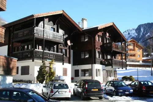 Haus Bachhüs - Wohnungen mit Balkon und Bergsicht in Blatten bei Naters, Schweiz