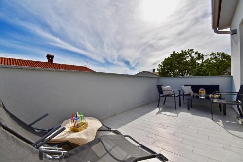 Bright and spacious apartment with grill *** - main image