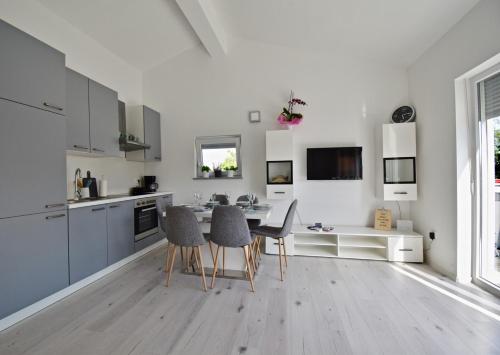 Bright and spacious apartment with grill *** - image 8