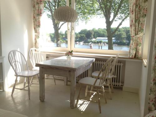 2-Room-Apartment with Balcony and River View - Osterdeich 23 image 10
