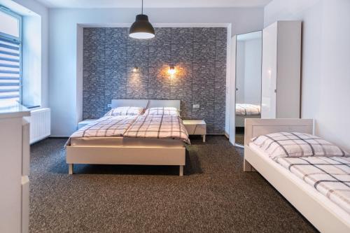 1 queen bed, 1 twin bed, 1 sofa bed