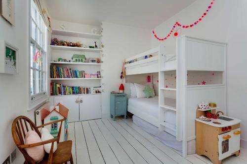 Veeve - Princedale Road Minimalism - image 11