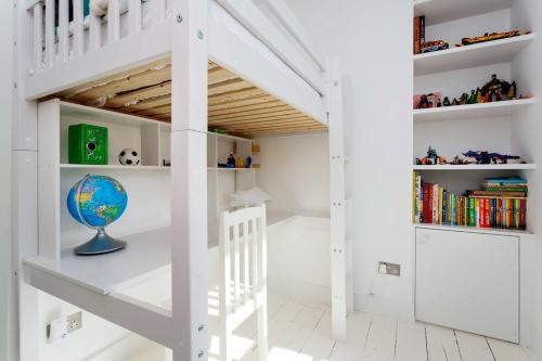 Veeve - Princedale Road Minimalism - image 8