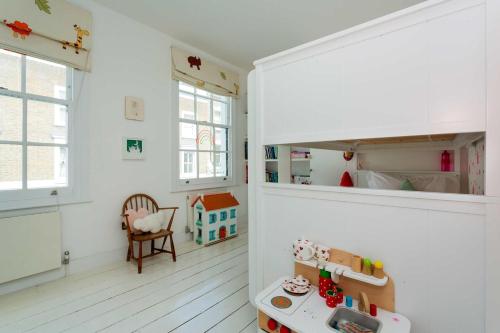 Veeve - Princedale Road Minimalism - main image