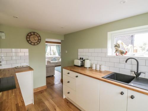 2 Hillside Cottages - image 5