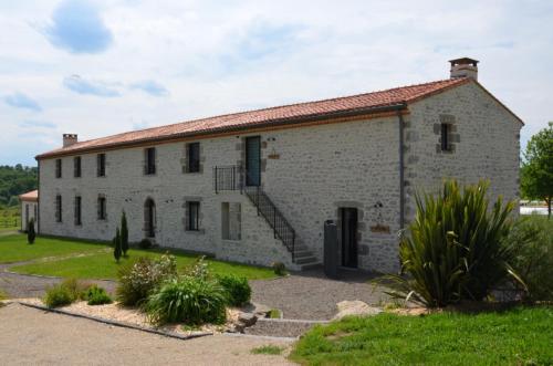 Gîte "La Grange" 5 personnes proche du Puy du Fou avec piscine (Gite "La Grange" 5 personnes proche du Puy du Fou avec piscine) in Mortagne-sur-Sèvre