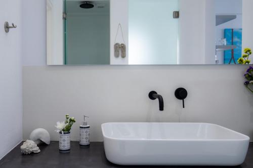 Arco Naxos Luxury Apartments - image 5