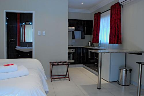 Goodey's Guesthouse - Kitchen