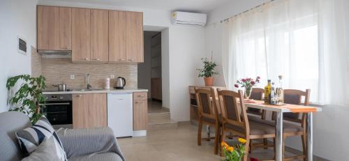  Apartments Tri Mora, Unterkunft in Ražanac