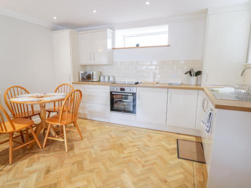 14 Tudno Street - image 11