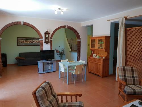  Apartment with garden, Pension in Bosa