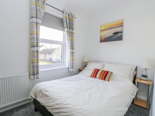 Sea Breakers Cottage - main image