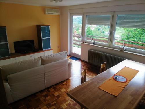 Apartma BAJČI 4