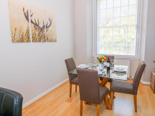 12 Keathbank Court - image 4