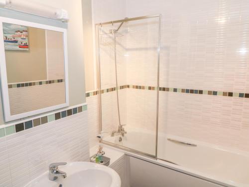 12 Keathbank Court - image 3