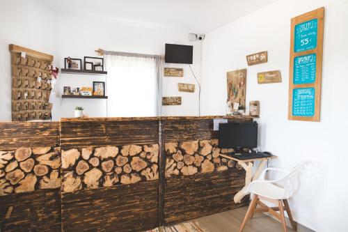 Lobby, Good Feeling Hostel & Guest House in Raposeira