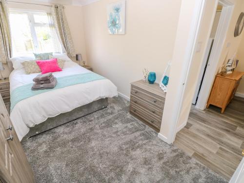 Cranford Cottage - image 2
