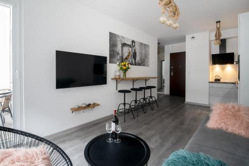 Unique apt EVE - free garage, Краков