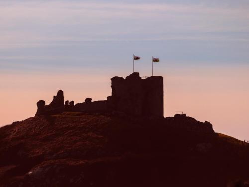 The Towers - Llyn