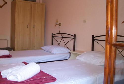 2 bedrooms, 4 beds
