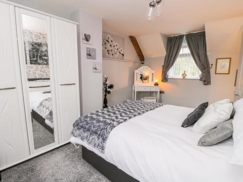 11A High Street - image 5