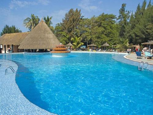 Swimming pool, Senegambia Beach Hotel in Western