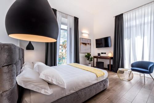 1 king bed, 1 twin bed