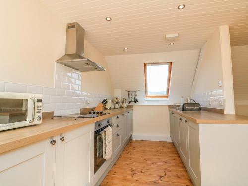 Upper Barn Cottage - image 9