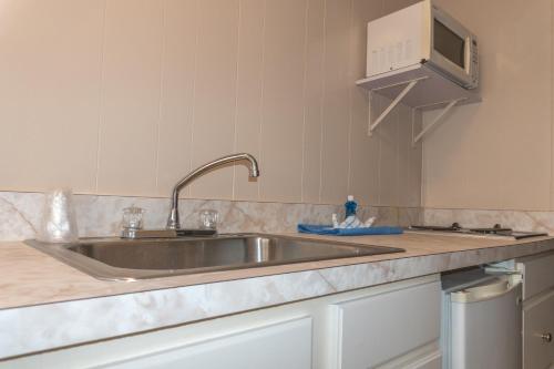 The Admiral Hotel/Motel - image 2