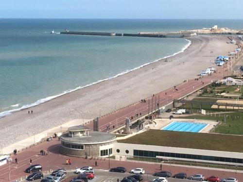 Le petit atelier en centre ville a 100m de la mer