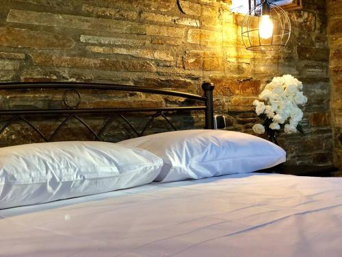  Relax in a stone build dovecote in Ándros