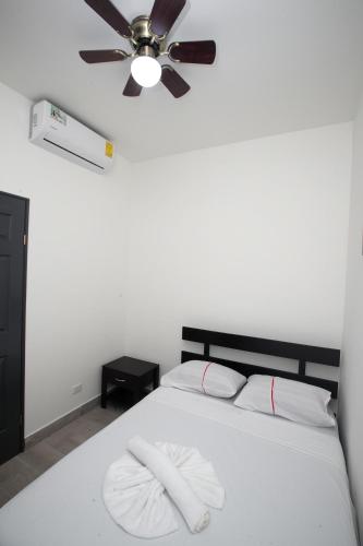 Deluxe Double Room image 9
