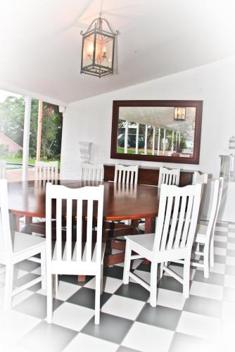 Bar/lounge, De Charmoy Estate Guest House in Canelands