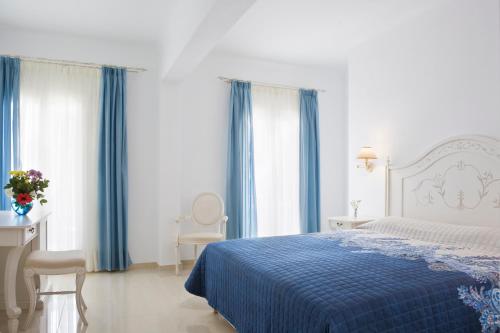 Kamari Hotel - image 2