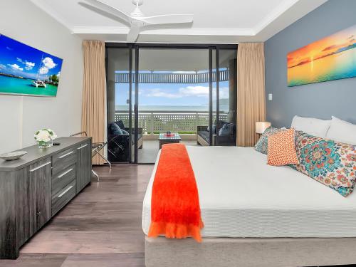 Luxury waterfront sea view apartment - do not book, Cairns