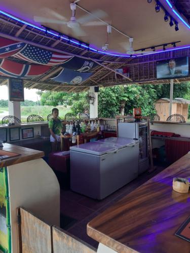 Monty's Riverside View Resort – San Antonio, Zambales, VA